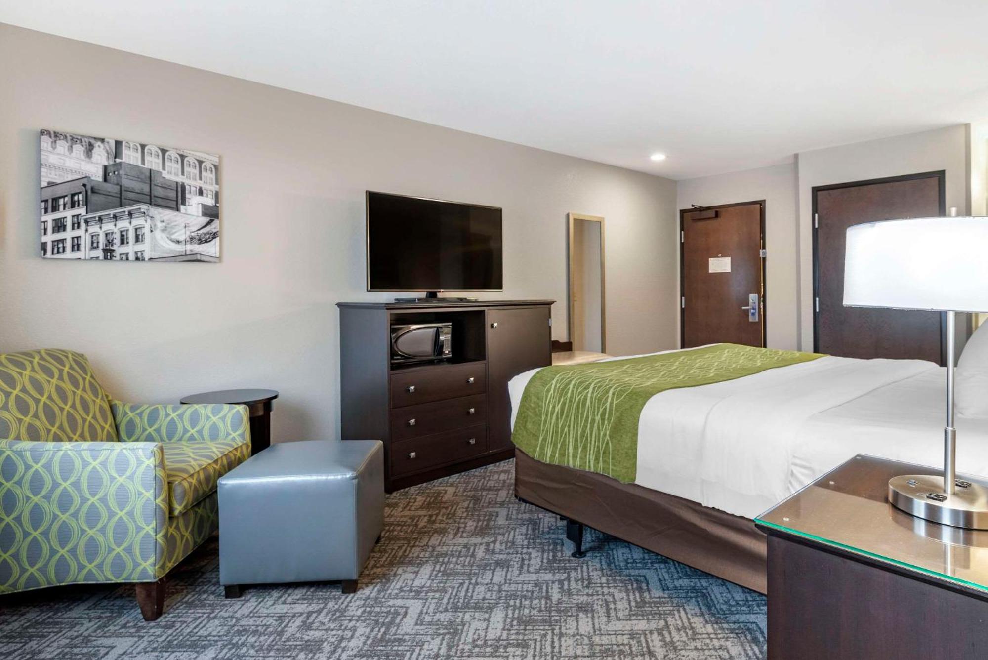 Comfort Inn & Suites Tualatin - Lake Oswego South Exterior photo