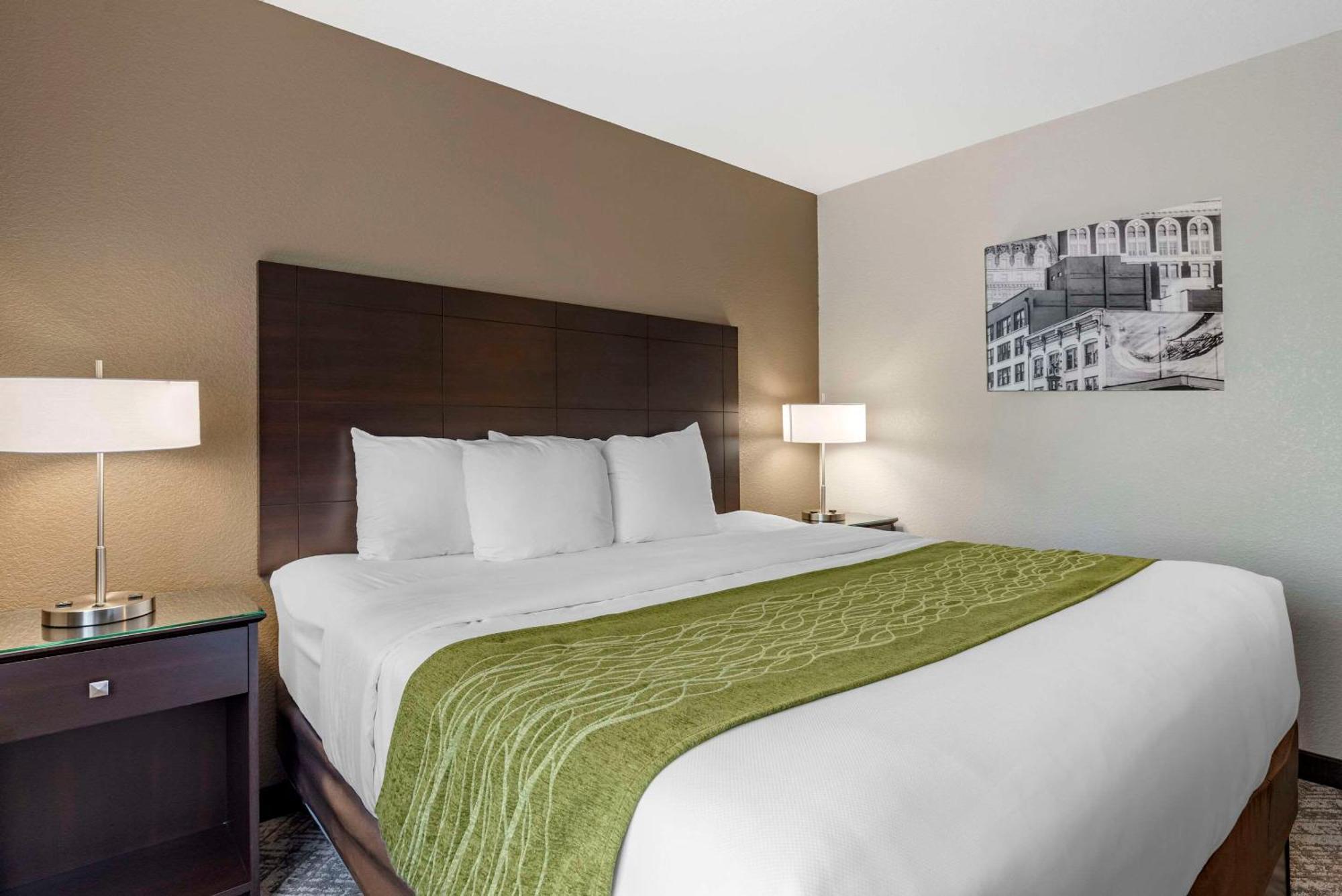 Comfort Inn & Suites Tualatin - Lake Oswego South Exterior photo