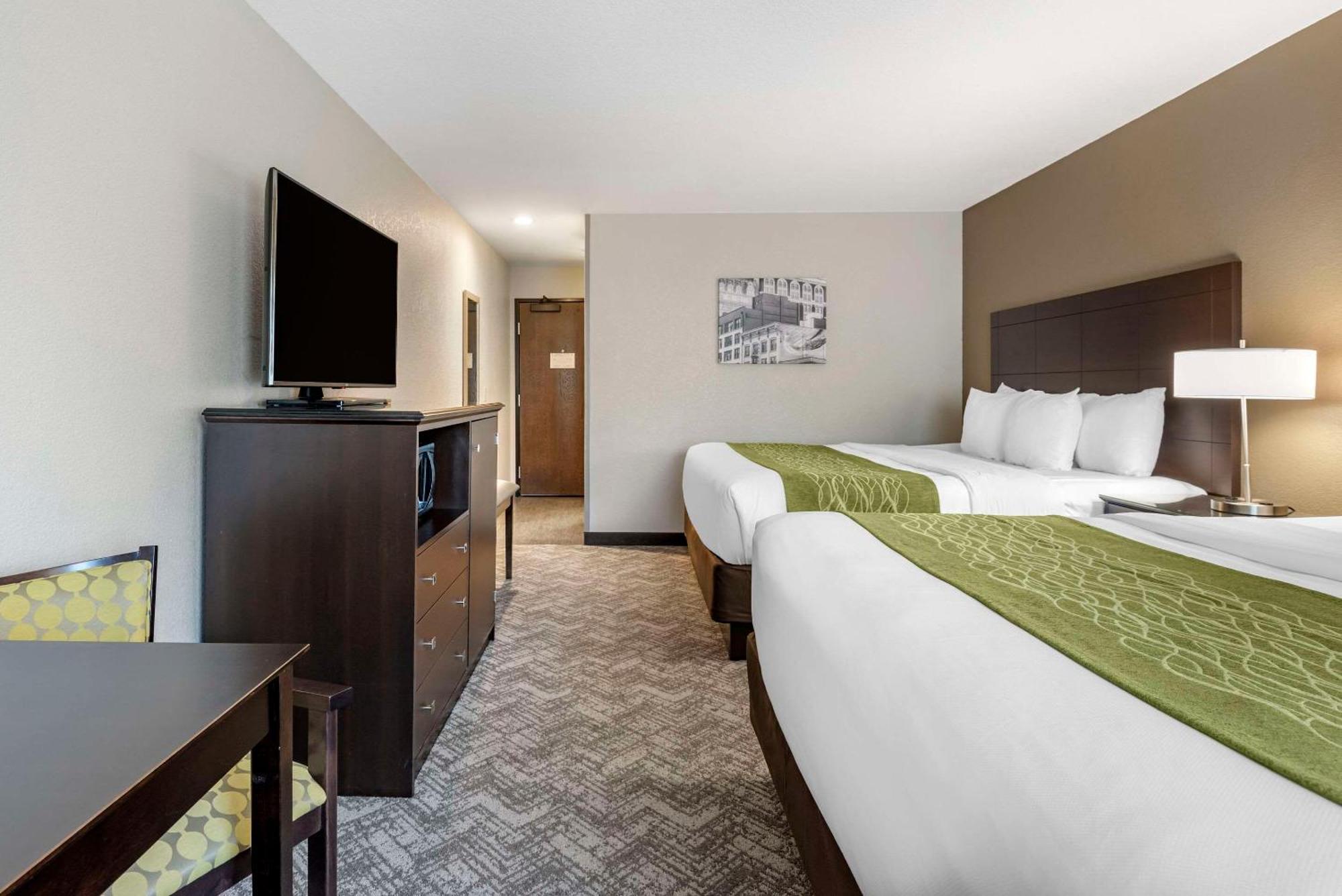 Comfort Inn & Suites Tualatin - Lake Oswego South Exterior photo